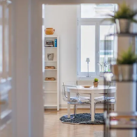 Daire Sunny Penthouse At The Boulevard