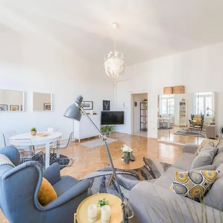 Sunny Penthouse At The Boulevard Daire