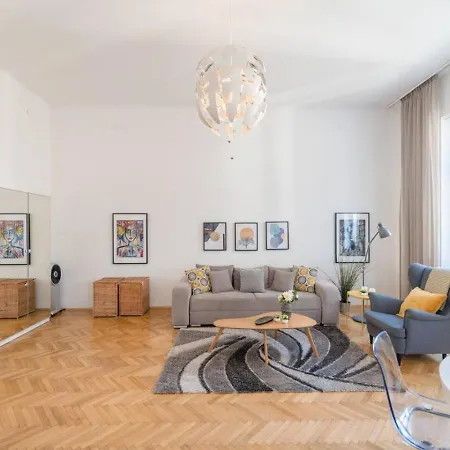 Daire Sunny Penthouse At The Boulevard Budapeşte